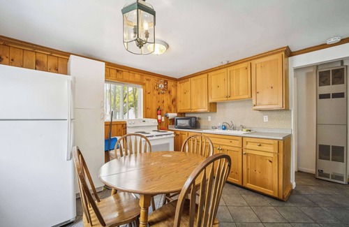 Greenbush Apartment | Cottage 7 - 1BR Lakefront Retreat | Perfect for Two!