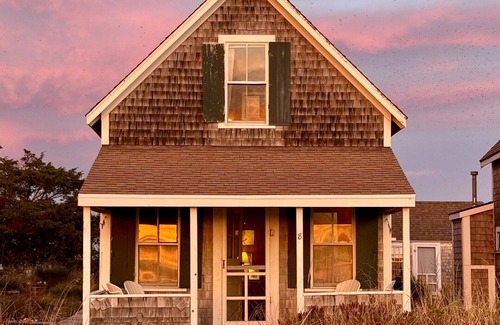 Truro Cottage | Cottage #8 - Spectacular views of Cape Cod Bay on a private association beach!