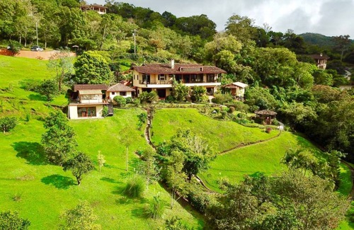 Jaramillo Cottage | Cottage above rainforest, stunning volcano view, beautiful gardens, Boquete