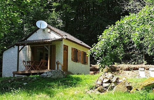 Saint-Martin-du-Puy Cottage | Cottage at Lac de Chaumeçon with private pond