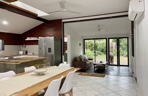 Yorkeys Knob House | Cottage at Holloways Beach, Cairns. Close to the city, airport and hospital.