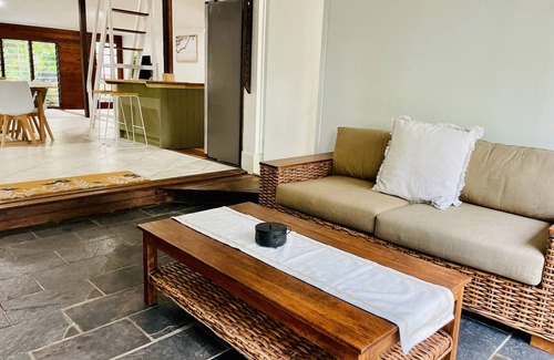 Yorkeys Knob House | Cottage at Holloways Beach, Cairns. Close to the city, airport and hospital.