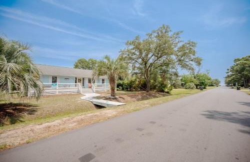 Yaupon Beach House | Cottage Breeze by Oak Island Accommodations
