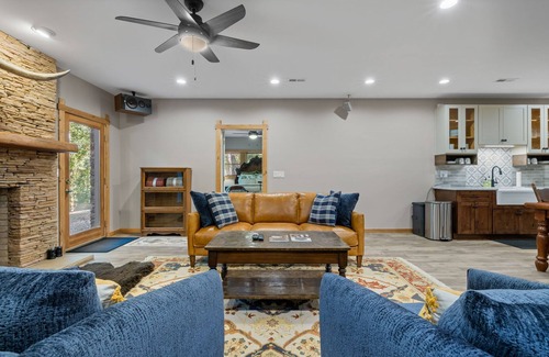 Hickman Cottage | Cottage by the creek on 17 acres minutes from Leipers Fork! Writer’s Paradise…