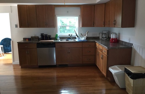 Momauguin House | Cottage by the Sea, Yale New Haven Getaway Destination