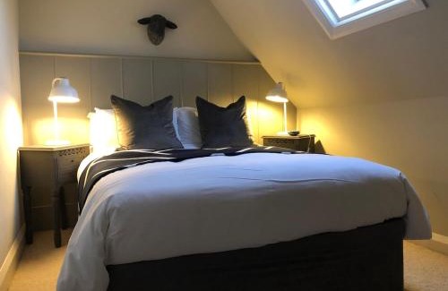 Witney Apartment | Cottage c1790, Superb central Witney, free parking