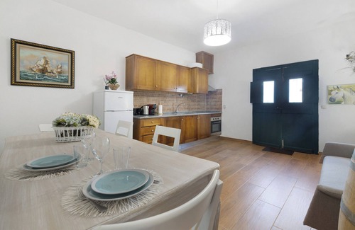 Palmela Cottage | Cottage 'Casa Arinto' with Shared Pool, Shared Terrace and Air Conditioning