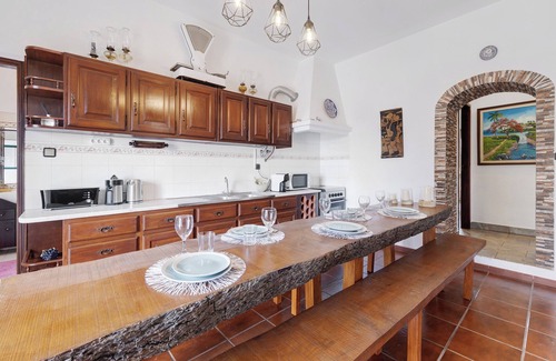 Palmela Cottage | Cottage 'Casa Castelão' with Shared Pool, Shared Terrace and Air Conditioning