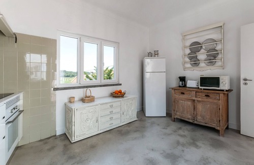 Cadaval Cottage | Cottage 'Casa Das Alfazemas' with Shared Pool, Private Terrace and Wi-Fi