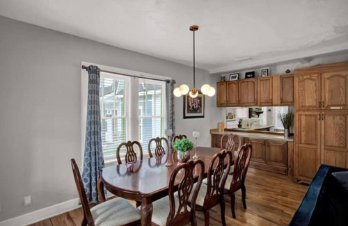 Duckpond House | Cottage close to downtown and biking trails