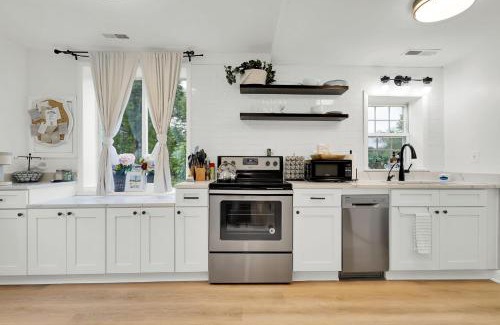 Lovettsville House | Cottage Escape in Virginia Wine Country