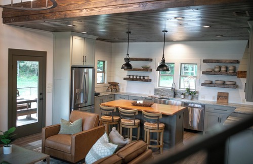 Cottondale House | Cottage Getaway Near Tuscaloosa - Honeysuckle Rose