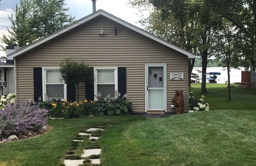 Gowen Cottage | Cottage Getaway On Lincoln Lake, Gowen Michigan