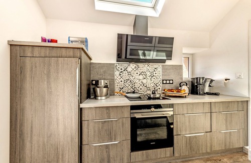Guilers House | Cottage 'Gite 8 Pers Au Calme - 9kms Plages' with Shared Terrace, Private Garden and Wi-Fi