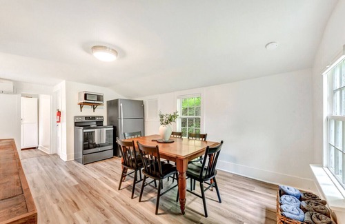 Oak Hill Cottage | Cottage & Hot Tub Near Ski Resorts