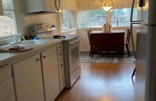 Howard Cottage | Cottage—house in Green Bay