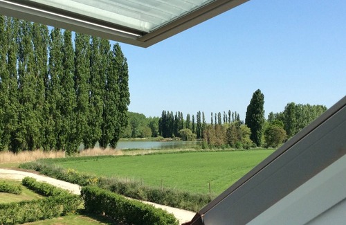 Les Marets House | Cottage in 8 ha park with lake, toys/swing set/ping pong . Paris 80km