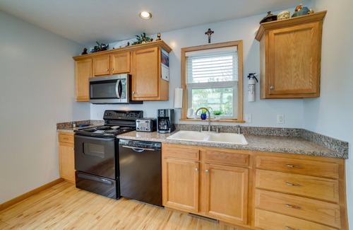 Edinboro Cottage | Cottage in Edinboro: Walk to Pat Crawford Beach!