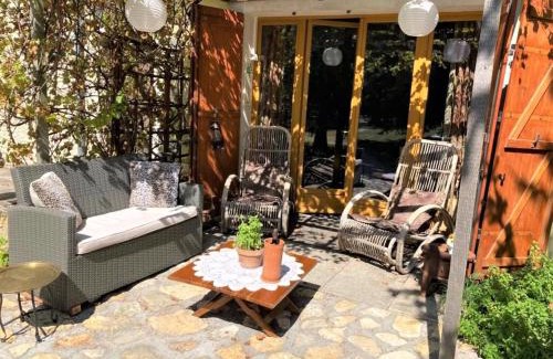 Saint-Jean-de-Sauves House | Cottage in Saint-Jean with Terrace