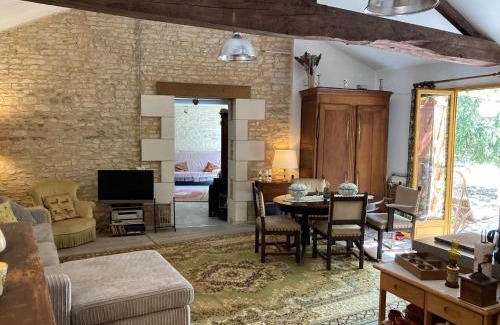 Saint-Jean-de-Sauves House | Cottage in Saint-Jean with Terrace