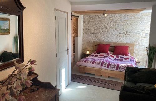 Saint-Jean-de-Sauves House | Cottage in Saint-Jean with Terrace