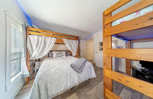 Cuyahoga Falls House | Cottage in the Falls, 2 b, 2 bath, fireplace