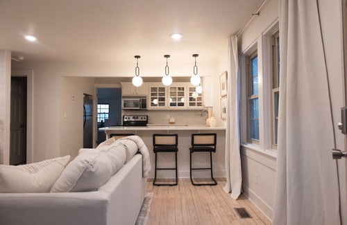 Fayetteville Cottage | Cottage in the shadow of the stadium!