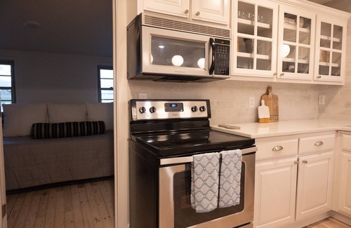 Fayetteville Cottage | Cottage in the shadow of the stadium!