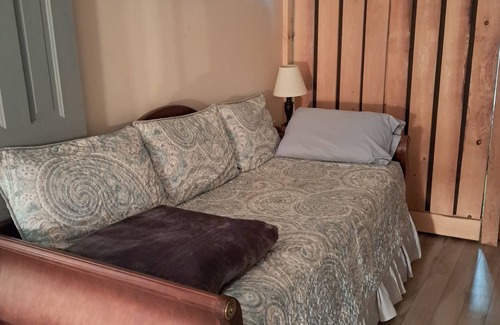 Sweet Valley Bed & Breakfast | Cottage in the Woods B&B=The Bluebird Bungalow