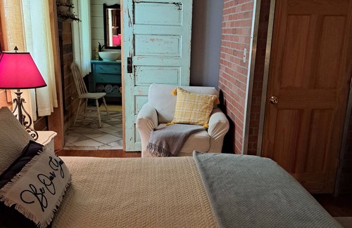 Sweet Valley Bed & Breakfast | Cottage in the Woods B&B=The Bluebird Bungalow