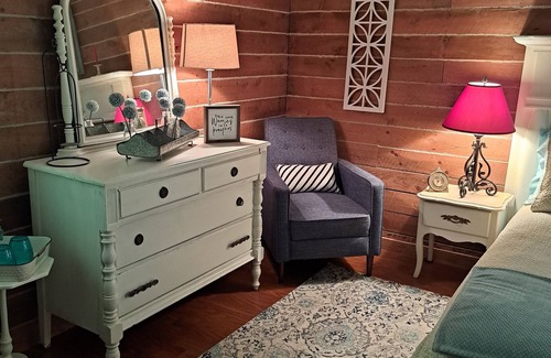 Sweet Valley Bed & Breakfast | Cottage in the Woods B&B=The Bluebird Bungalow
