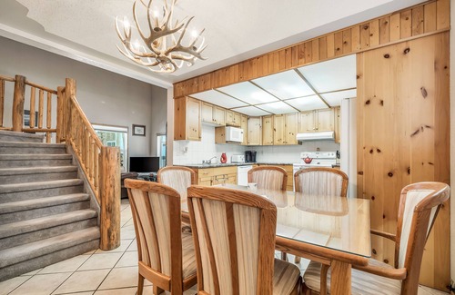 Alberta Cottage | Cottage in the woods