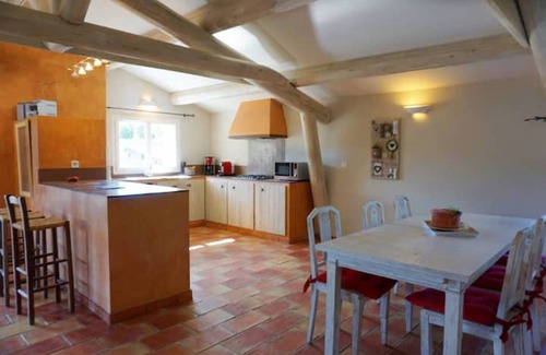 Simiane-la-Rotonde House | Cottage 'La Buisse - Les 2 Gites' with Mountain View, Shared Terrace and Wi-Fi