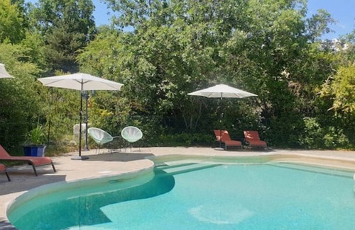 Simiane-la-Rotonde House | Cottage 'La Buisse - Les 2 Gites' with Mountain View, Shared Terrace and Wi-Fi