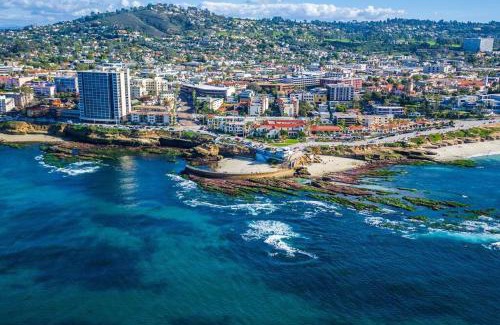 Village of La Jolla House | Cottage La Jolla Cove Village Shops Dining Parking