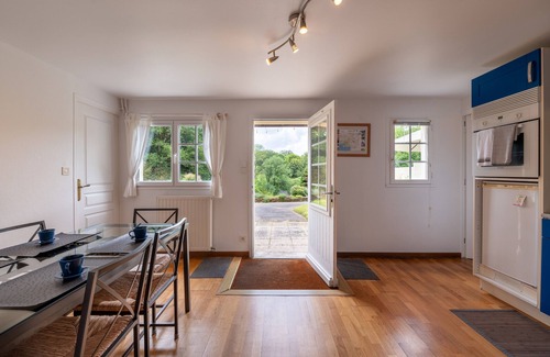 Rochefort-en-Terre House | Cottage 'Les Sapins' with Shared Pool, Shared Terrace and Wi-Fi