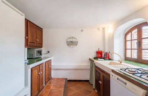 Simiane-la-Rotonde House | Cottage 'Les Buisses - Petit Gite' with Private Terrace, Shared Garden and Wi-Fi