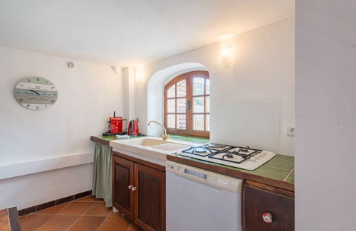 Simiane-la-Rotonde House | Cottage 'Les Buisses - Petit Gite' with Private Terrace, Shared Garden and Wi-Fi