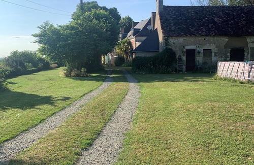 Sarce House | Cottage "Les Guittieres Gites" with Shared Terrace, Shared Garden & Wi-Fi