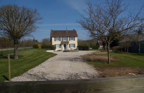 Montreuil-la-Cambe House | "cottage motte" large friendly cottage in the countryside with large spaces