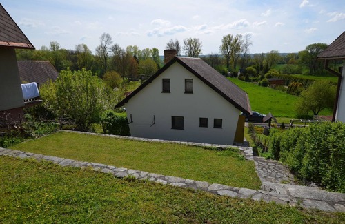 Pocedelice House | Cottage near River Ohre with Garden