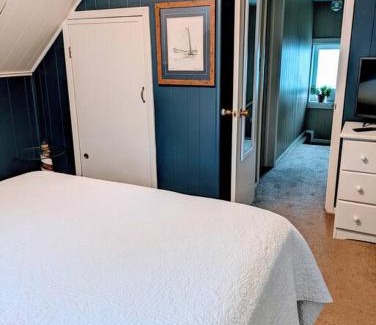 Erie House | Cottage Near Presque Isle & Lake Erie Boat Parking