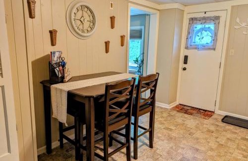 Erie House | Cottage Near Presque Isle & Lake Erie Boat Parking