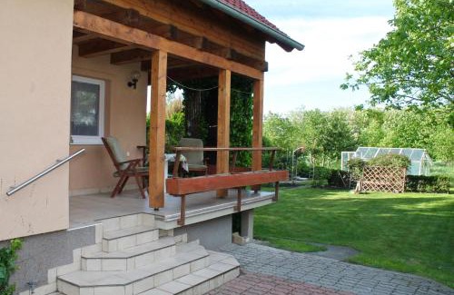 Michal na Ostrove House | Cottage near Slovakiaring
