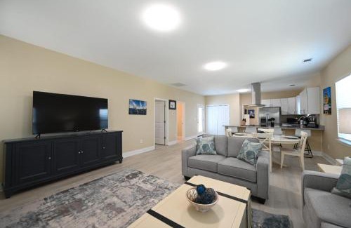 East Hill House | Cottage on 10th Cozy Retreat Near Downtown & Beach