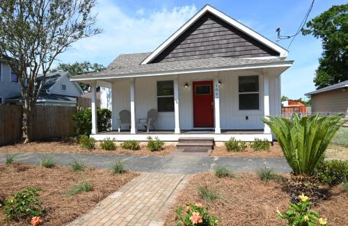 East Hill House | Cottage on 10th Cozy Retreat Near Downtown & Beach