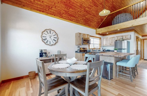 Town of Jerusalem Cottage | Cottage on active vineyard with lovely views, grill, firepit, EV charger, & W/D