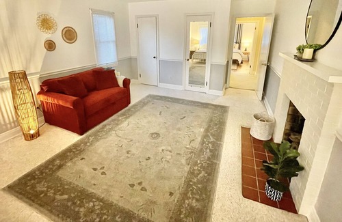 St Albans House | Cottage on College Hill - 4 Bedroom Private home
