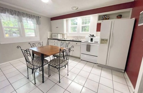 Carterville Cottage | Cottage on Grand