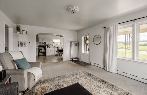Goodville House | Cottage On Main-cozy 3/1.5 near Shady Maple